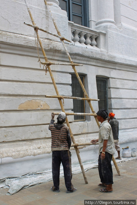 Ремонтные работы перед праздником Катманду, Непал