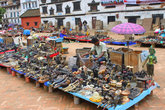 Сувенирные лавки на площади Басантапур