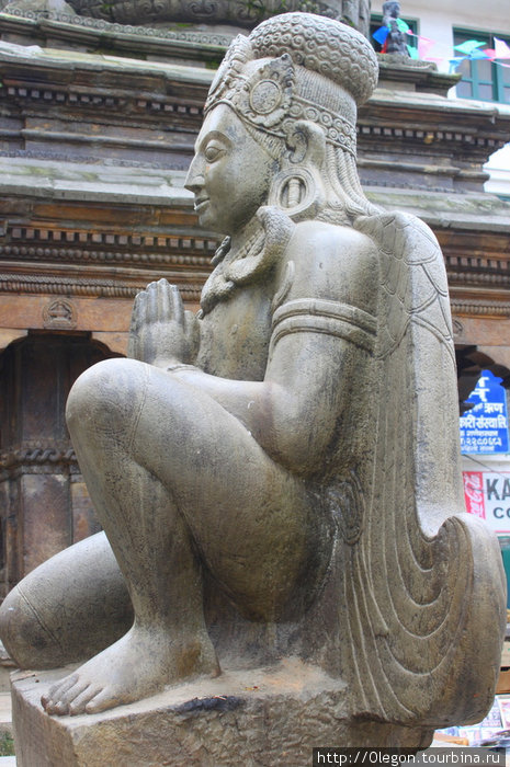 Полуптица-получеловек, божественная Гаруда Катманду, Непал
