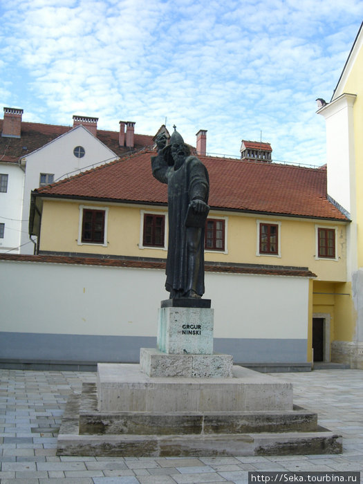 Статуя епископа Гргура Нинского