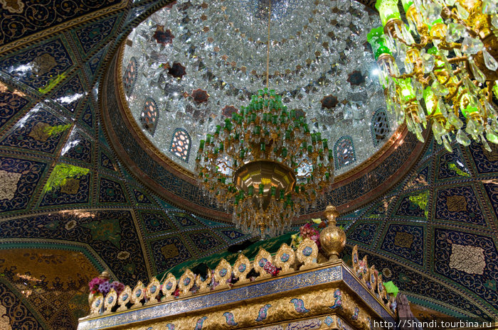Мечеть леди Рукыя. Чистое и светлое место, в которое я обязательно прихожу каждый раз, оказываясь в Дамаске. Здесь можно сидеть часами, любуясь на игру света и медитируя. Дамаск, Сирия
