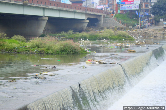 Все реки Непала впадают в реку Ганг, священную реку