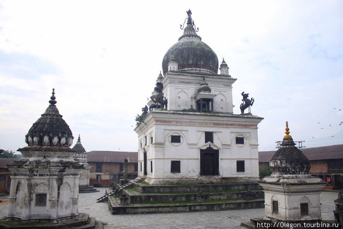 Белый храм Сатья Нараян Катманду, Непал