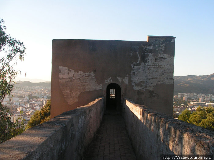 Вход в башню Малага, Испания