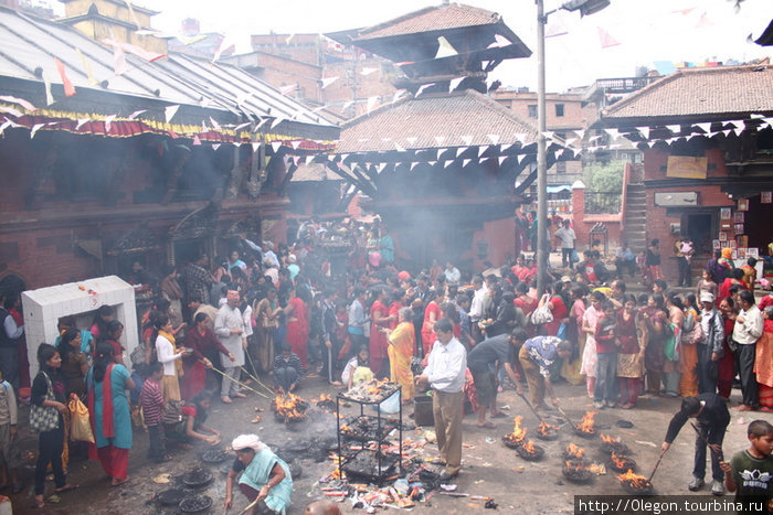 Праздник в самом древнем храме Патана Патан (Лалитпур), Непал