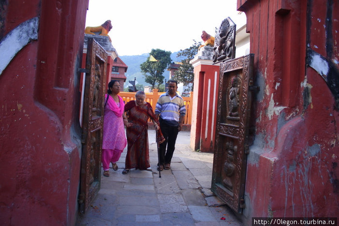 Храм в Будханилкханту- одно из важнейших святилищ  Вишну в Непале Зона Багмати, Непал