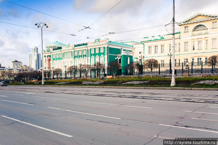 красивое здание где проходят важные мероприятия Екатеринбург, Россия