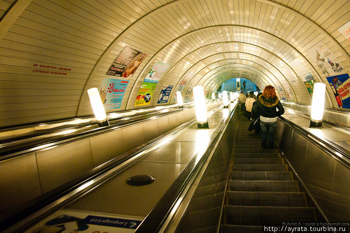 спуск в метро Екатеринбург, Россия