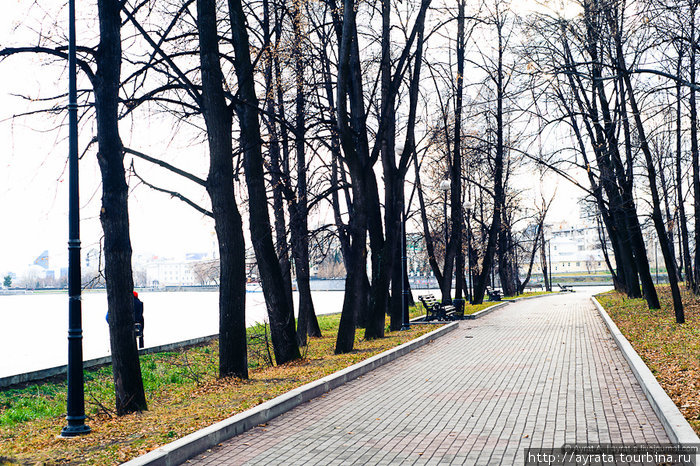 на берегу пруда Екатеринбург, Россия