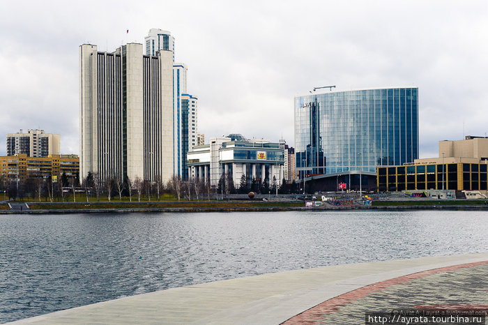 на берегу пруда Екатеринбург, Россия