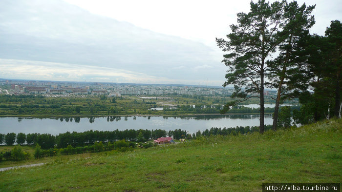 Вид на реку Томь и Ленинский район Кемерово, Россия