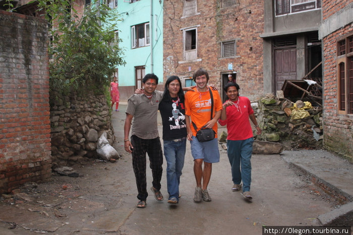 Пора прощаться, нам предлагали погостить у них побольше, но хорошего понемногу Киртипур, Непал