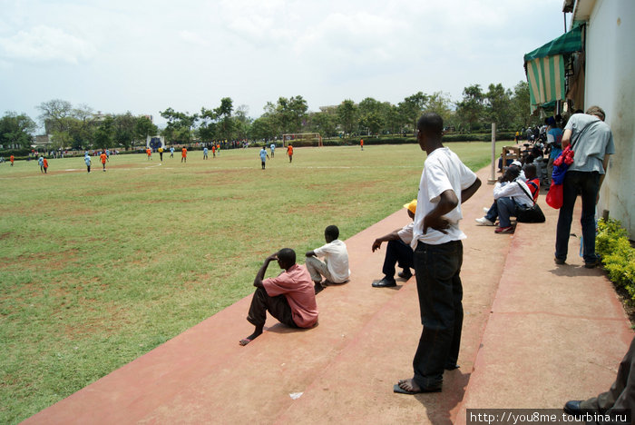 женский футбол и зрители Кисуму, Кения