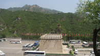 Протяженность стены с востока на запад-6700 км. Почти каждый, кто приезжает в Китай, стремится посмотреть Великую Китайскую Стену.
