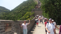 Надпись Мао Дзе Дуна у входа гласит:Если ты не побывал на Великой Стене- ты не китаец.