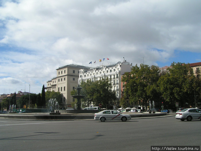 Площадь с фонтаном Мадрид, Испания