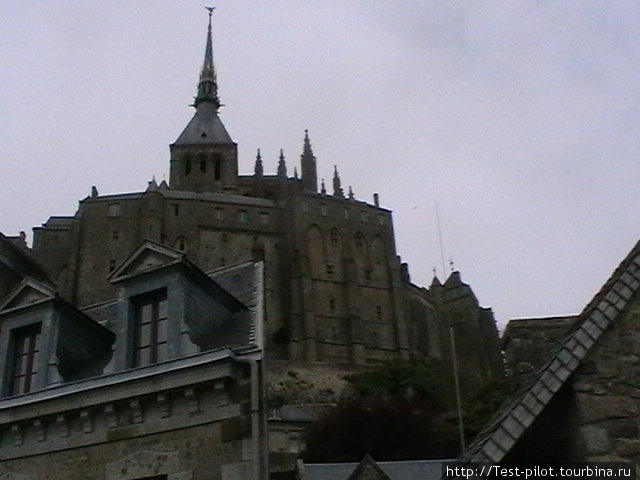 Неоготический шпиль аббатства Париж, Франция