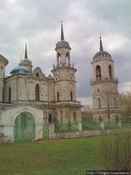 Белокаменная церковь зодчего В.И.Баженова Быково, Россия