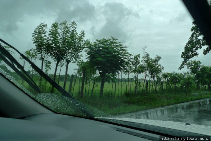 По пути в Санто-Доминго (около 200 км), дождь несколько раз заканчивался и начинался, а в самом городе с погодой все было ок. О поездке в столицу и что там можно посмотреть — в следующий раз. Доминиканская Республика