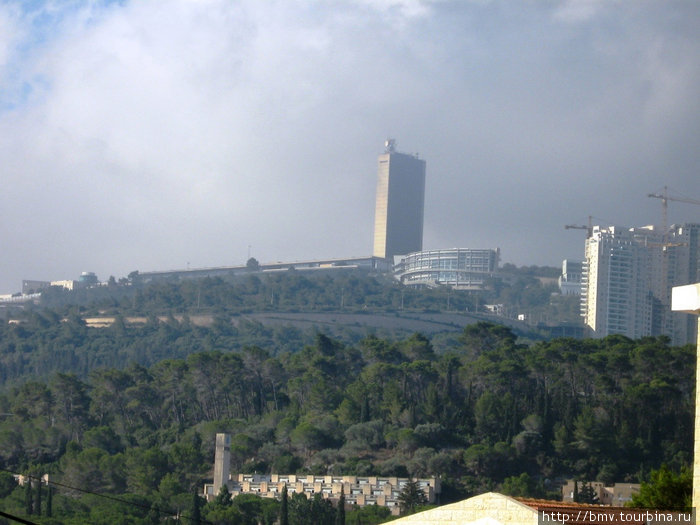 Здание университета на вершине горы в Хайфе Хайфа, Израиль