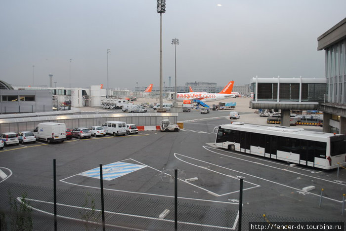 Лоукост-компания EasyJet — вторая по численности самолетов в аэропорту после Air France Париж, Франция
