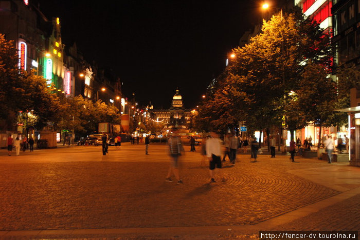 А это уже Вацлавская площадь со стороны старого города Прага, Чехия