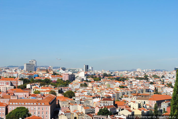 Самолеты тут попадают в кадр и днем Лиссабон, Португалия