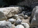 Круглые камни использовались при строительстве для перемещения каменных блоков