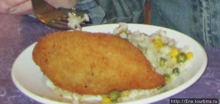 Котлета по-киевски с рисом с овощами