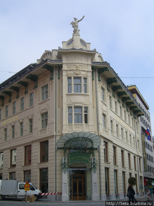 Здание у площади Любляна, Словения