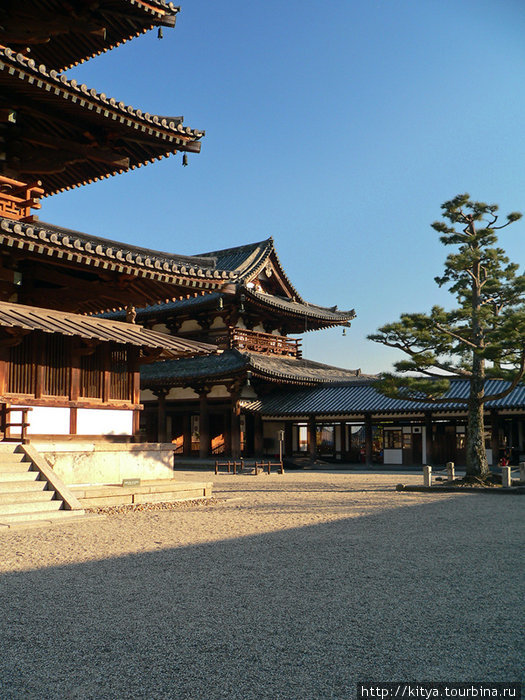 В храме Хорюдзи Икома, Япония