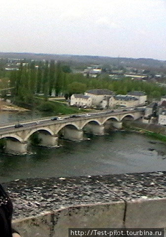 Мост через Луару. Вид из замка в Амбуазе. Франция