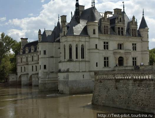 Королевский замок Шенонсо — один из самых красивых замков Луары Франция
