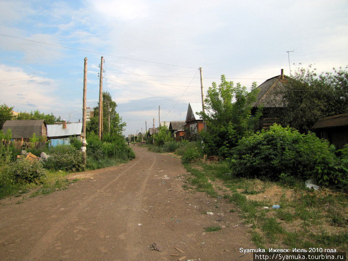 Улица на окраине города. Ижевск, Россия