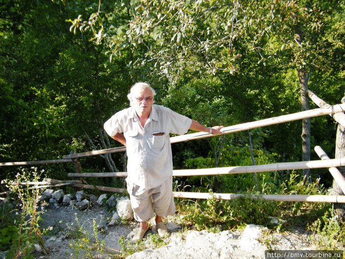 Подъем к башне Новый Афон, Абхазия