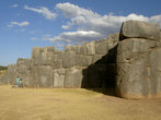 Вес одного из самых большых камней (справа) оценивают по разному — кто 50, а кто 70 тонн.