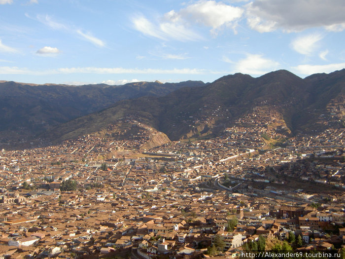 Внизу — Куско. Вид с верхней точки Саксайуамана. Регион Куско, Перу