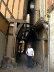 Город Труа, как и Париж, расположен на Сене, только она здесь совсем узкая, как и улочки, и часстью течет в трубе.