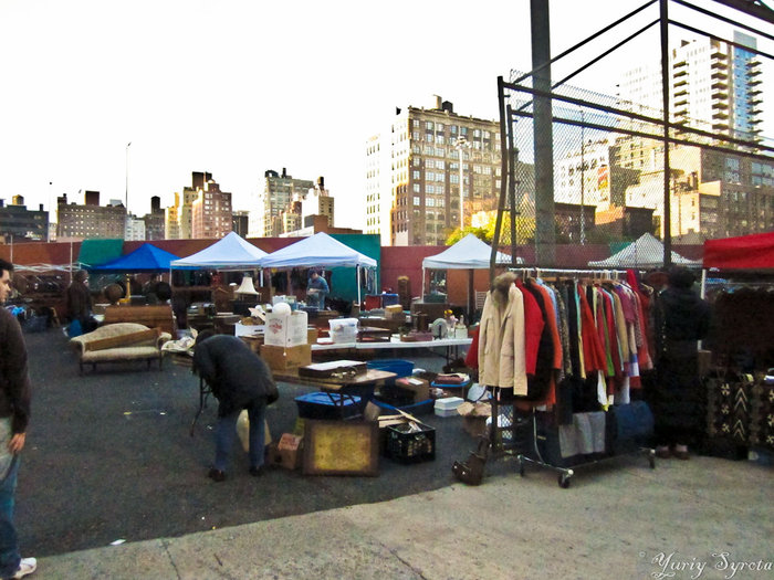 Hell’s Kitchen Flea Market. Нью-Йорк, CША