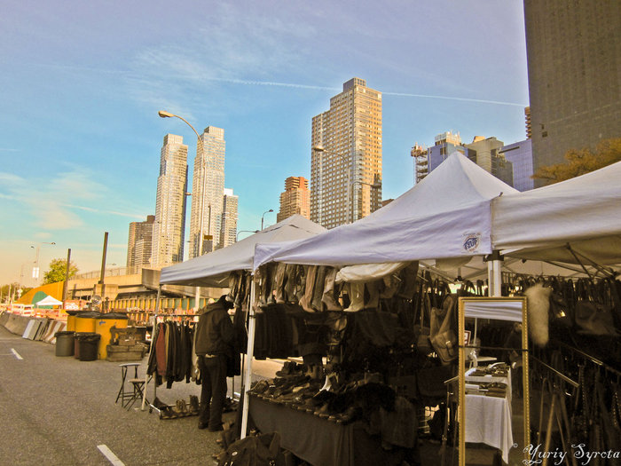 Hell’s Kitchen Flea Market. Нью-Йорк, CША