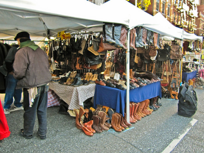 Hell’s Kitchen Flea Market. Нью-Йорк, CША