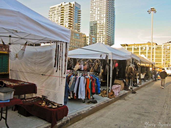 Hell’s Kitchen Flea Market. Нью-Йорк, CША