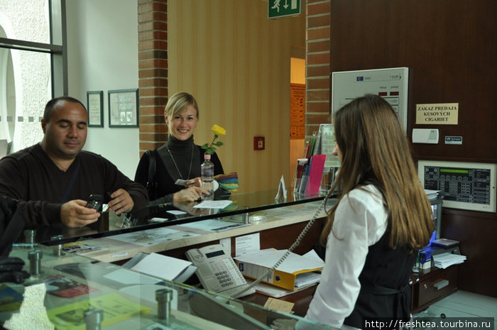 У регистрационной стойки гости могут получить полную информацию об услугах отеля и возможностях курорта Пьештяны, туристические карты и буклеты.