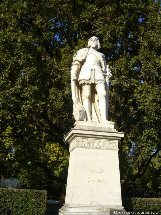 Памятник графу Никласу Зальму