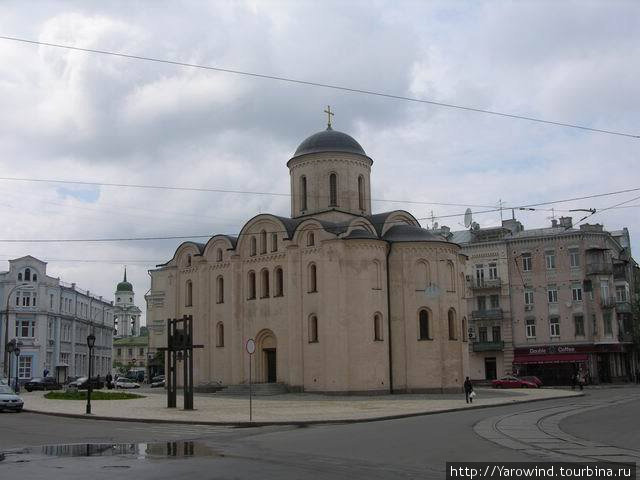 Церковь Успения Богородицы Пирогощей Киев, Украина