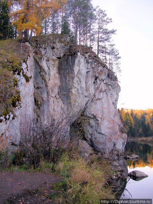 Каменный конь на водопое Нижние Серги, Россия