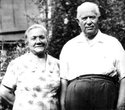 Н. С. Хрущев с женой Ниной Петровной в Петрово-Дальнем (старая фотография).