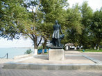 Памятник М.Ю.Лермонтову у дома-музея поэта в Тамани.