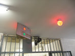 светофоры установлены специально, чтобы сокамерники не могли встретиться в коридоре