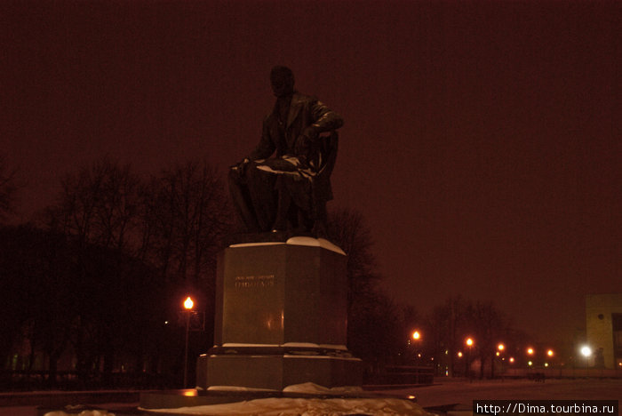 Памятник Грибоедову